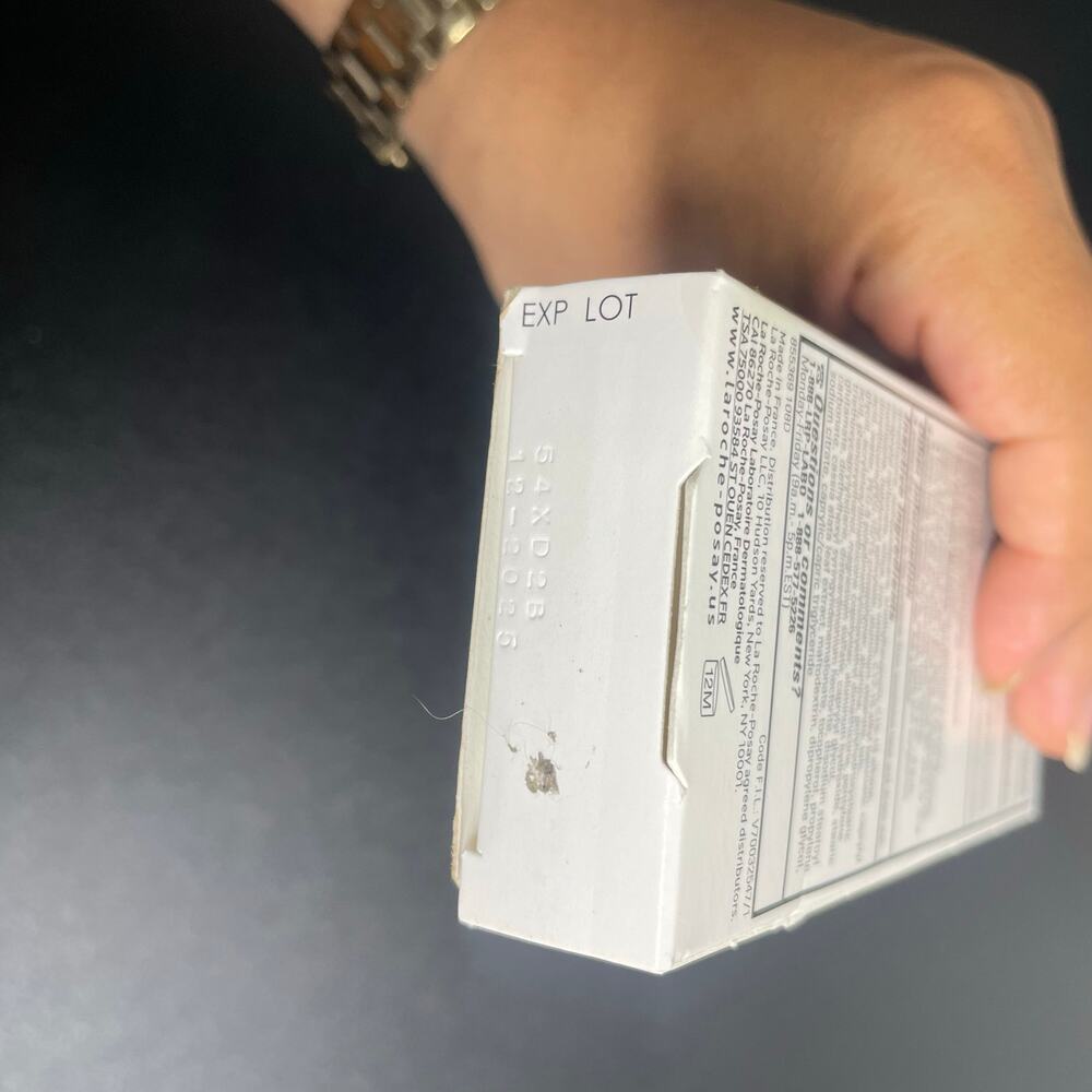 La Roche Posay Anthelios 40 Tinted Mineral Light-Fluid Sunscreen - Medium Deep - Picture 9 of 10